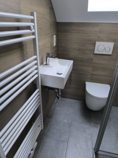 Ihr neues Zuhause: 3 Zimmer, frisch kernsaniert, modern & absolut ruhig gelegen! – Badezimmer