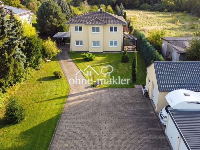 Su sur privado al sur de Leipzig: villa urbana en una parcela de 3.283 m² con jardín de invierno y bañera de hidromasaje – sin comisión – Foto 1