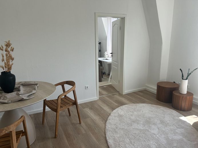 Perfekt für junge Leute, zentral gelegen, Gartenmitnutzung- 2 Zimmer Wohnung – Foto 2