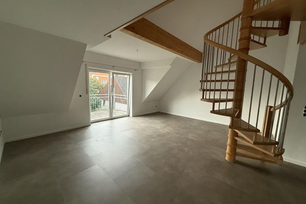 Helle Galeriewohnung mit Balkon und Blick ins Grüne in Steinweg