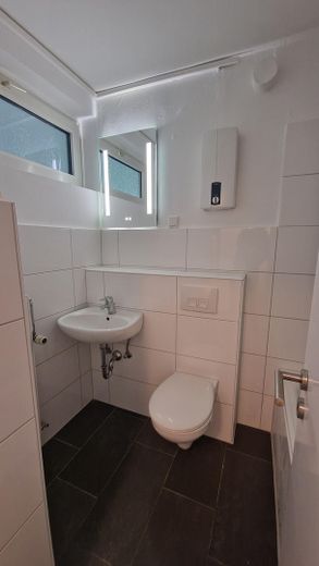 Stylische und renovierte 1-Zimmer Wohnung Nähe Schwebebahn Barmen – Badezimmer