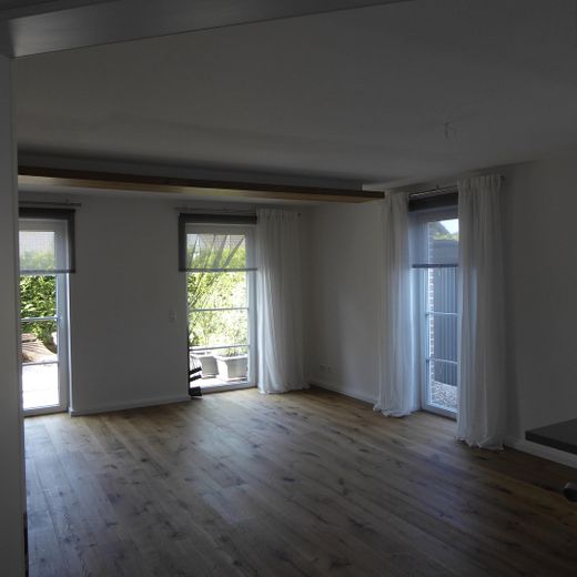 VON PRIVAT - STIL & CHARME stehen für dieses Raumwunder. Fotowoltaika, ogród, domek ogrodowy... – WOHNEN