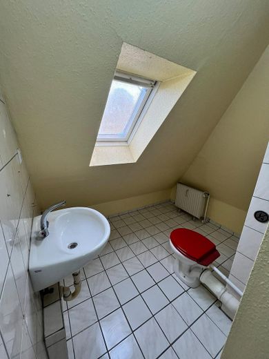 Von Privat: 3-Familienhaus im Zentrum von Ratingen – DG Bad