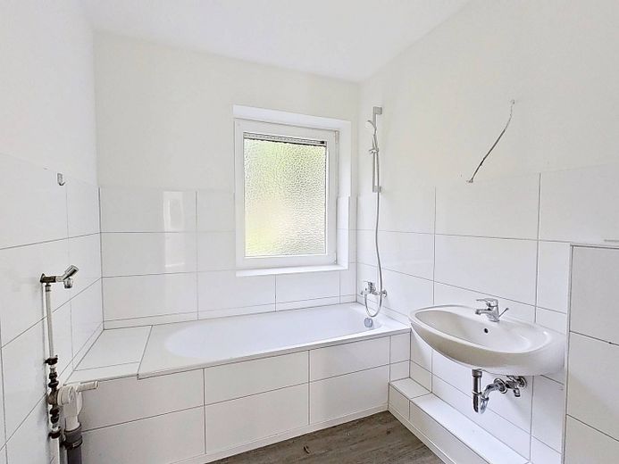 Großzügig gestaltete 4-Zi.-Whg. mit BALKON und viel Komfort – Foto 9
