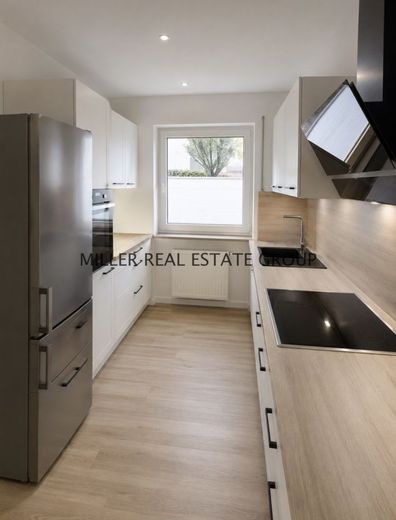 Gepflegtes Reihenmittelhaus in Ingolstadt-Süd mit Südwest-Garten, Terrasse, Keller und Garage! – Küchenbereich