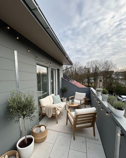 Balkon mit Einrichtungsbsp