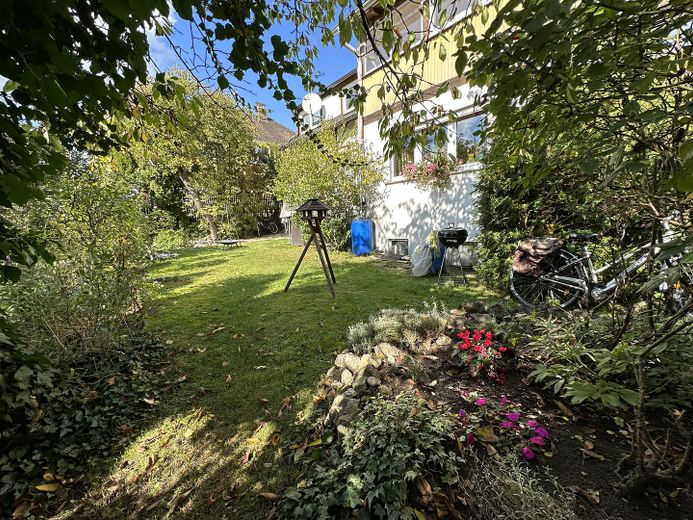 Gemeinschaftsgarten mit Pool