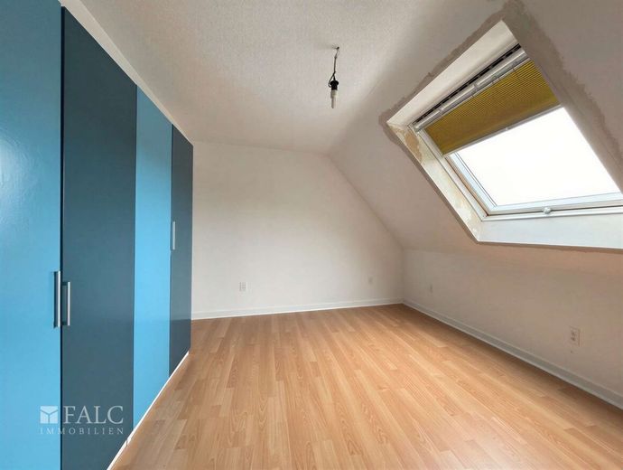 Mehrgenerationen aufgepasst! Zwei Häuser mit viel Platz &amp; Potenzial – Schlafzimmer - (KI generiert)
