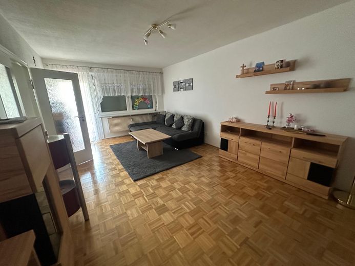 Helle, vermietete Wohnung an der schweizer Grenze | Kapitalanlage – Wohnzimmer 2