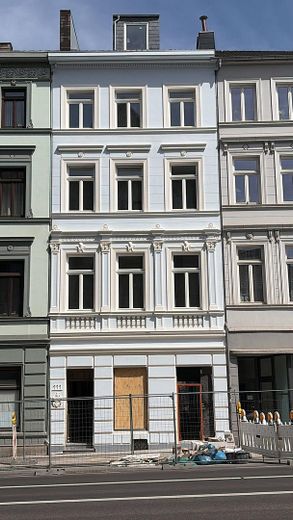 Erstbezug nach Kernsanierung - großzügige Altbauwohnung perfekt für Paar / 2er WG – Fassade in Finalisierung