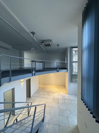 Atelier Wohnung / Gewerbe EG & 3 Wohnungen 2.OG nähe HBF mit Keller und TG STP – Atelier Galerie & Luftraum EG