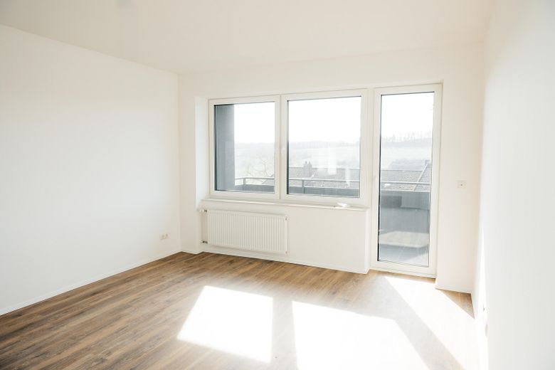 Familienglück in Alfeld: 3-Zimmer, Balkon, Erstbezug nach Sanierung. Provisionsfrei & KfW-gefördert! – Essbereich