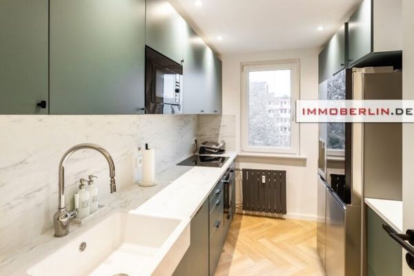 IMMOBERLIN.DE - Exquisit ausgestattete & möblierte Wohnung mit Westloggia