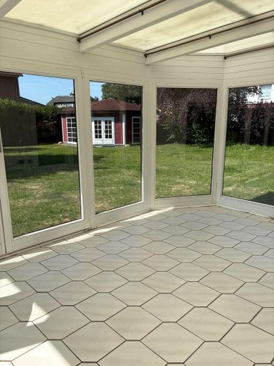 Freistehendes Einfamilienhaus mit Doppelgarage und schönem Garten – Foto 11