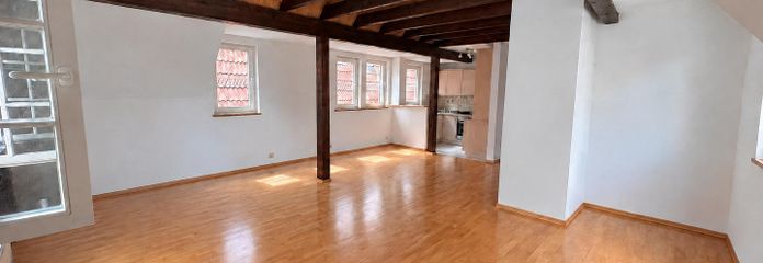 Charmante Altbauwohnung im historischen Fachwerkhaus – mitten in der Altstadt – Wohnzimmer