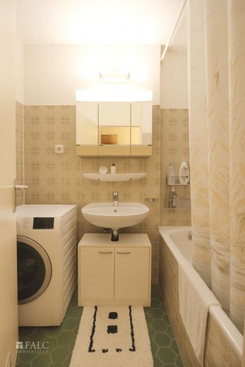 Attraktive Kapitalanlage: Vermietete Wohnung in modernisiertem Wohnensemble – Bad