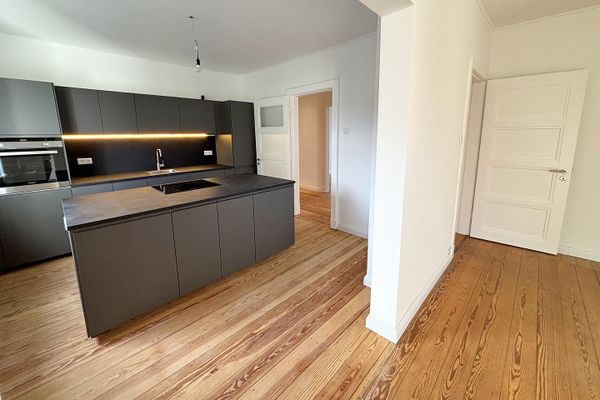 Moderne 4-Zimmer ETW mit Traumküche, Erstbezug nach Sanierung, ohne Courtage