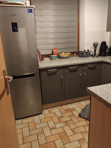 Schön geschnittene 2-Zimmer-Wohnung mit Einbauküche in ruhiger Lage nahe Bahnhof. – Foto 4