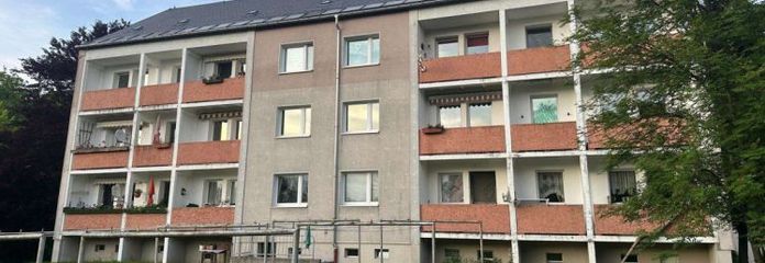 moderne 2-Raum-Wohnung mit Balkon und herrlichem Ausblick in ruhigem Haus