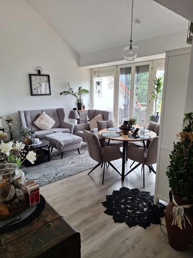 Helle 3-Zimmer-Dachgeschosswohnung mit Balkon und Parkplatz in Ludwigsfelde-Genshagen – Foto 1