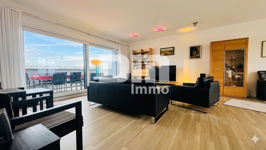 Exklusives Penthouse-Juwel mit 360 Grad Panorama-Dachterrasse in Baunatal-Großenritte – Wohn / Esszimmer / 4x Zugang Dachterrasse