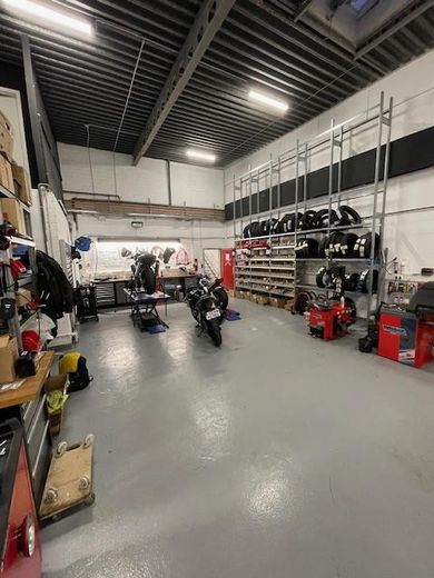 Repräsentative Hallen- & Servicefläche in Top-Lage an der B27 – Hallenfläche GE04