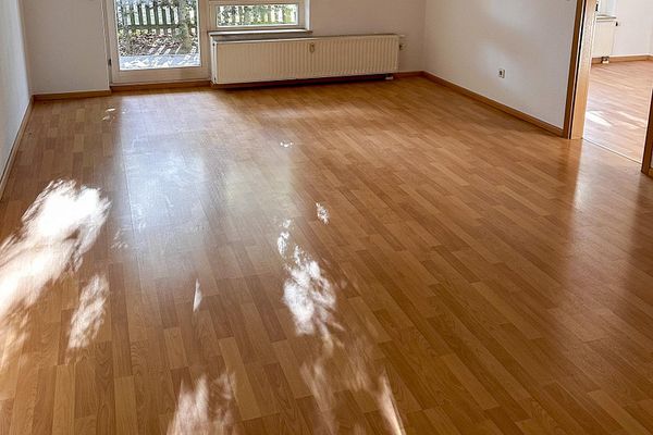 Gemütliche 2-Zimmer-Erdgeschosswohnung mit eigener Terrasse, Wannenbad & TG-Stellplatz in Landsberg