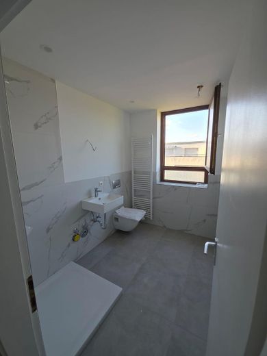 Sanierte 3-Zimmer Penthousewohnung in Neckarsulm – Bad - Bild 1
