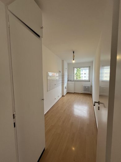 Bright renovated apartment with balcony – Photo 9