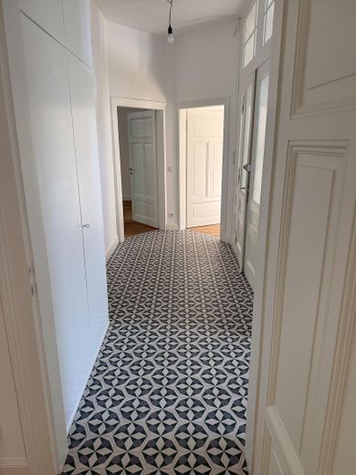 Stylowa kamienica (100 m²) – 4 pokoje z parkietem w jodełkę i historycznymi detalami w Offenbach – Zdjęcie 6