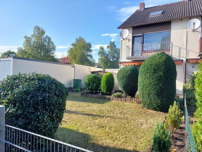 END-TERRACE HOUSE in a sought-after quiet residential area in Schwabach -SOUTH – Foto 2