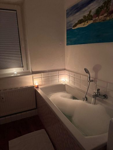 2-pokojowe mieszkanie przy porcie w Boizenburgu: częściowo umeblowane i gotowe do zamieszkania – Badewanne