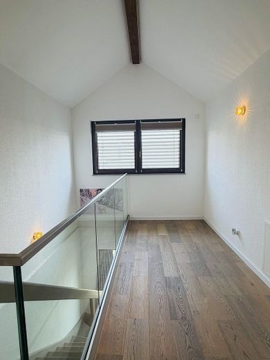 Casa unifamiliare moderna con qualità da nuova costruzione (anno di costruzione 2021), vista panoramica libera, aria condizionata e 3 posti auto in garage – Galerie
