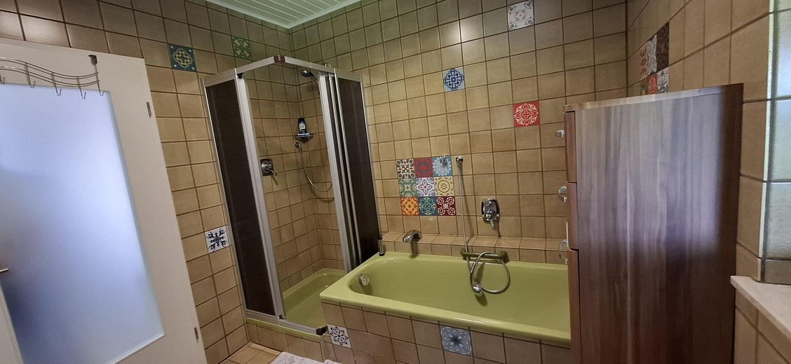 Zweifamilienhaus plus Appartement - Provisionsfrei – Bad Obergeschoss