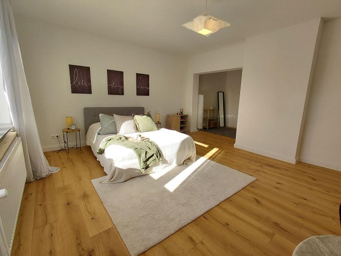 Entrate e sentitevi a casa: villetta a schiera modernizzata con finiture di pregio, giardino, terrazza e 2 garage – Eltern OG 2