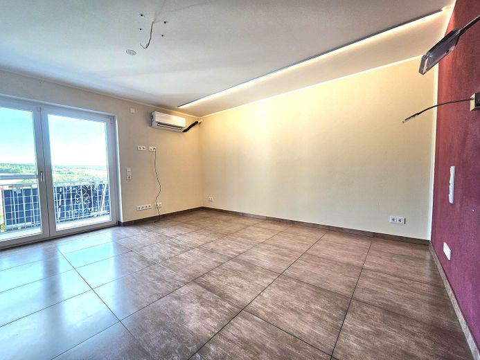 Moderne 3,5 Zimmer EG Wohnung 155 m² Wohnfläche + 190 m² Nutzfläche mit Balkonen & Terrasse & Garten – Schlafzimmer mit Klimaanlage
