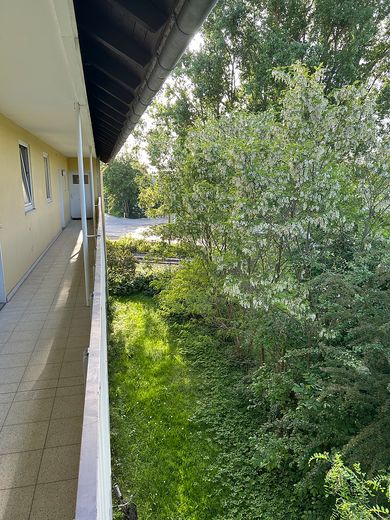 Mieszkanie dwupoziomowe 85 m² w pobliżu kampusu, bezpośrednio przy Ringgleis + 55 m² zaadaptowanej powierzchni użytkowej na poddaszu – Laubengang zum 2. OG