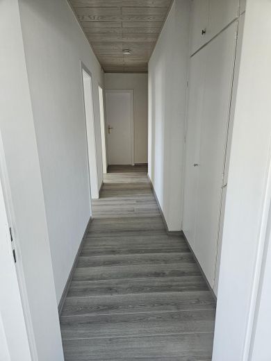 Appartement spacieux et ensoleillé de 3 pièces – Flur 