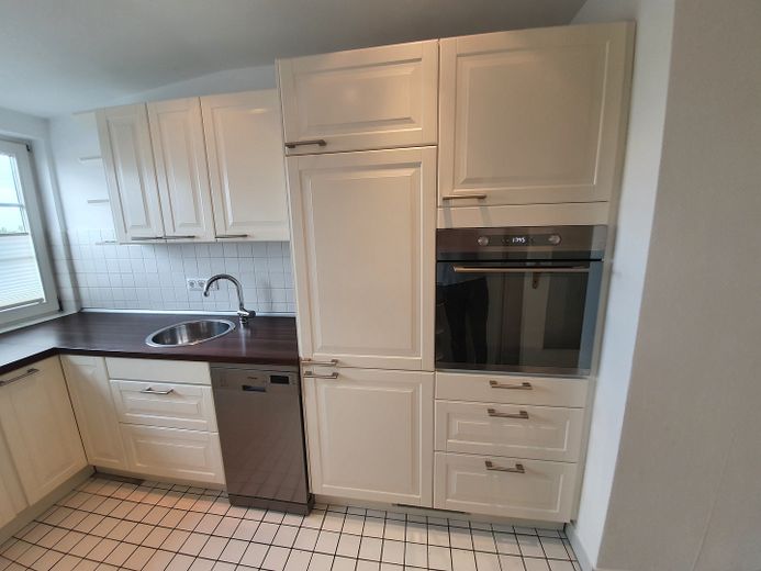 (provisions- u. bezugsfrei) Traumhafte, renovierte 4 Zimmer-Wohnung mit großer Dachterrasse – Küche, Bild 2