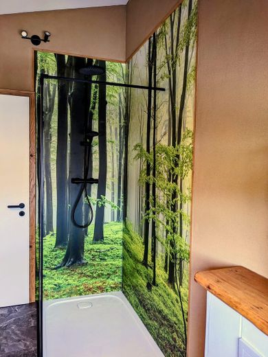 Traumhaftes Loftstudio mit grandiosem Blick in die Horlofftal-Auen.  Neubau Erstbezug. Möbliert. – Regendusche 