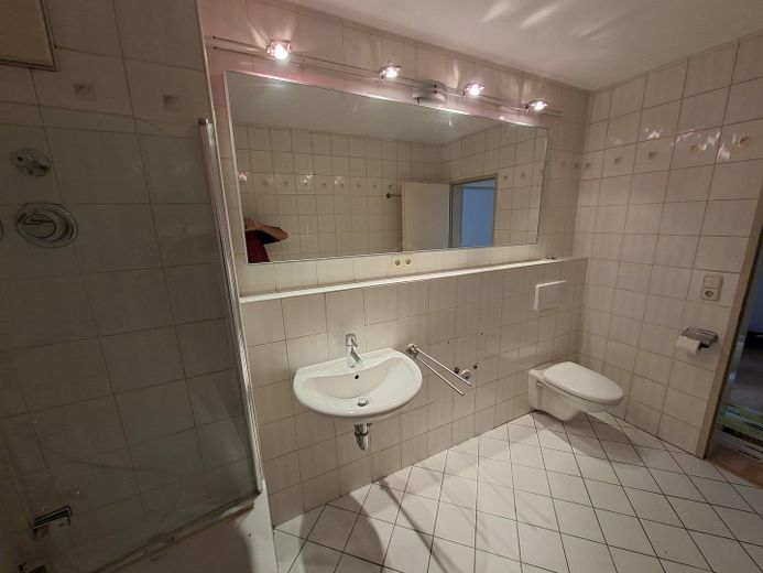 KIST'in kalbinde, 88 m², büyük, aydınlık 3 odalı daire, özel kiralık – Bad 2