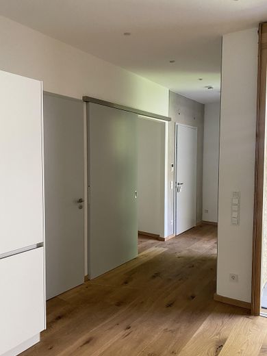 Exklusives Wohnen im Lehel – Neuwertige Wohnung mit Lift & Klimatisierung & Garten – Foto 9
