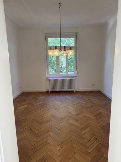 Stylowa kamienica (100 m²) – 4 pokoje z parkietem w jodełkę i historycznymi detalami w Offenbach – Zdjęcie 7