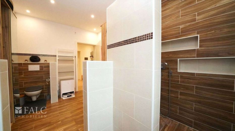 Exklusives Neubau-3-Familienhaus! Effizienz trifft auf hochwertige Wohnqualität! - FALC Immobilien – Badezimmer OG
