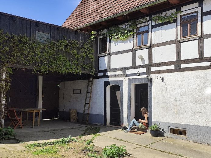 Kleine Galeriewohnung im liebevoll sanierten Fachwerkhaus – Innenhof