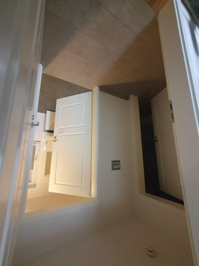 2 Zimmer Wohnung mit Balkon und Tiefgaragenplatz in Hamburg-Iserbrook – Flur zum Schlafzimmer und Bad