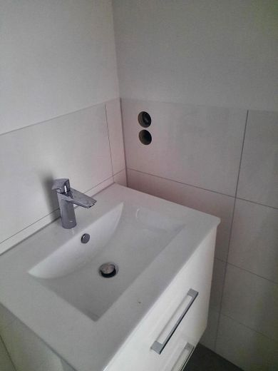 freshly renovated apartment with balcony in well-maintained 6-family/semi-detached house in Dortmund-Sölde – Badezimmer