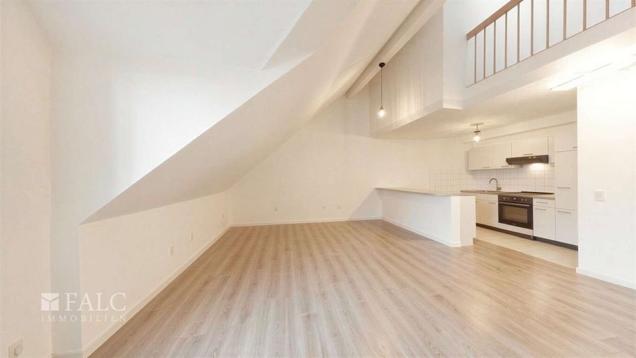 Charmante Maisonette-Wohnung mit sonniger Loggia &amp; Stellplatz – Wohnküche