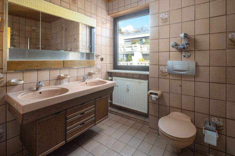 Ihr neues Zuhause in Harlaching: 4 Zimmer, 2 Balkone und großer Keller – Bad mit Tageslicht