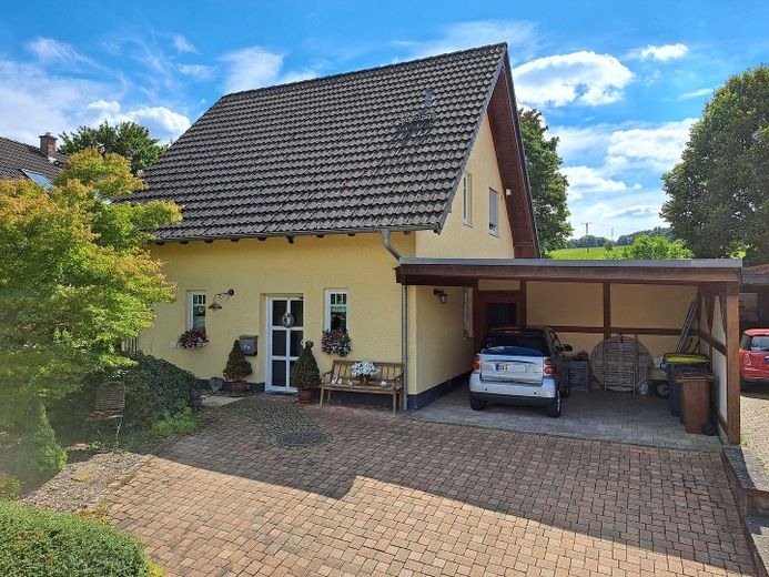 Isı pompalı müstakil ev – Straßenansicht